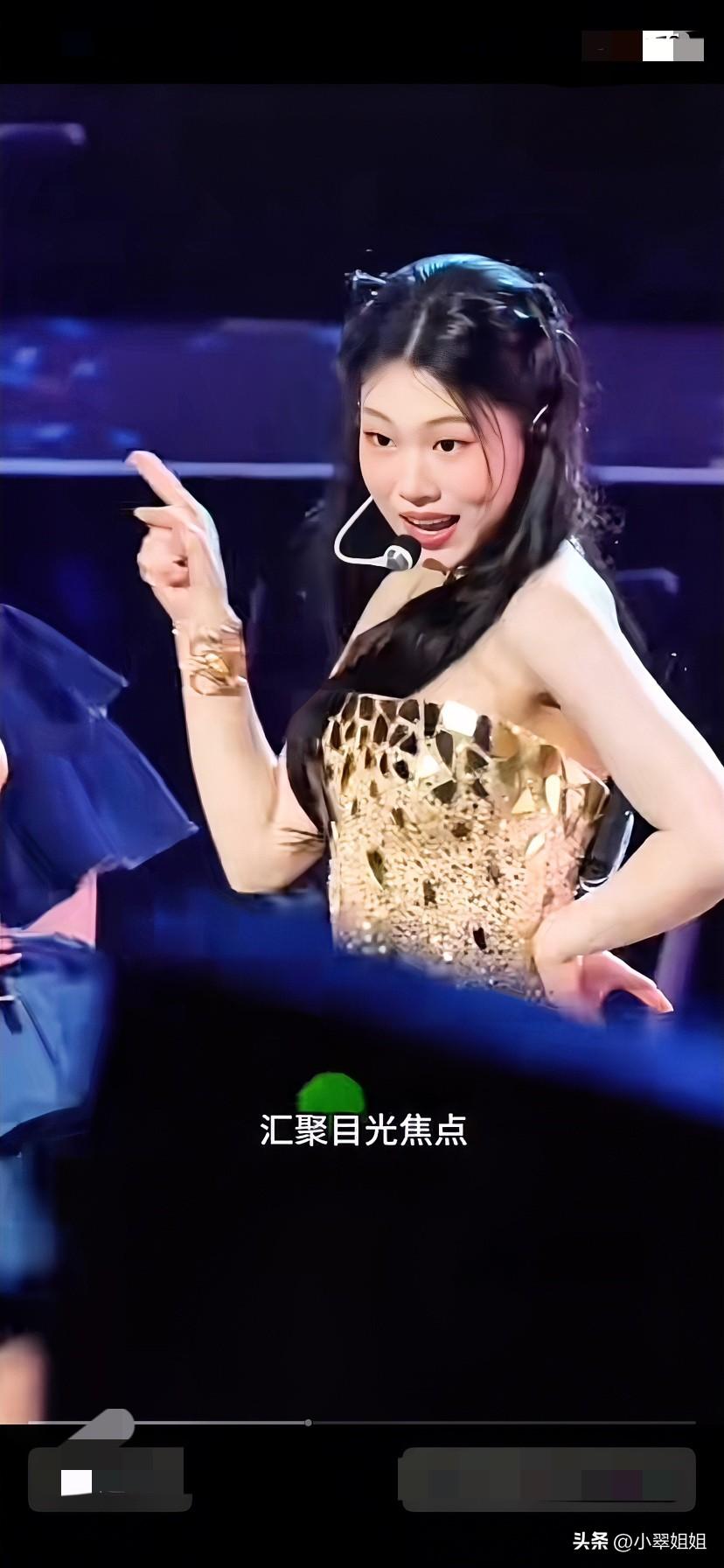 无意中又刷翻到了沈家润一边唱着美美桑内的歌曲，一边灵活的舞动身体，随着音乐节奏快