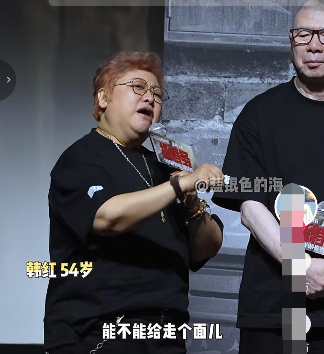 韩红为冯小刚站台，这声音，这动作，真的很自以为是。什么叫“咱北京2000多万人口