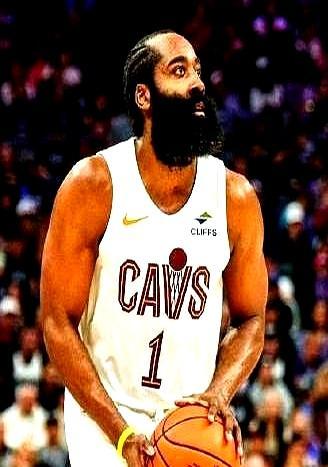 一场比赛被盖帽7次，哈登彻底走下神坛。
 
现在防他的年轻人，根本不猜了。就站在