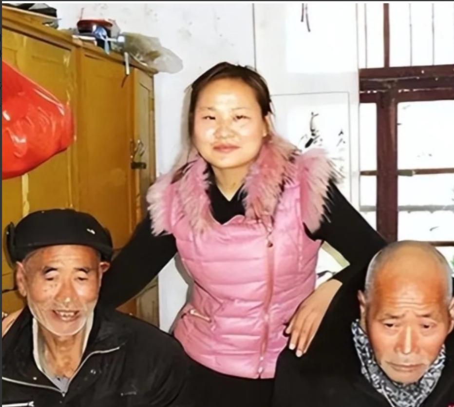 1988年，安徽一对夫妻生下女儿后不想要，想起村里有对光棍兄弟，竟连夜把女儿抱了