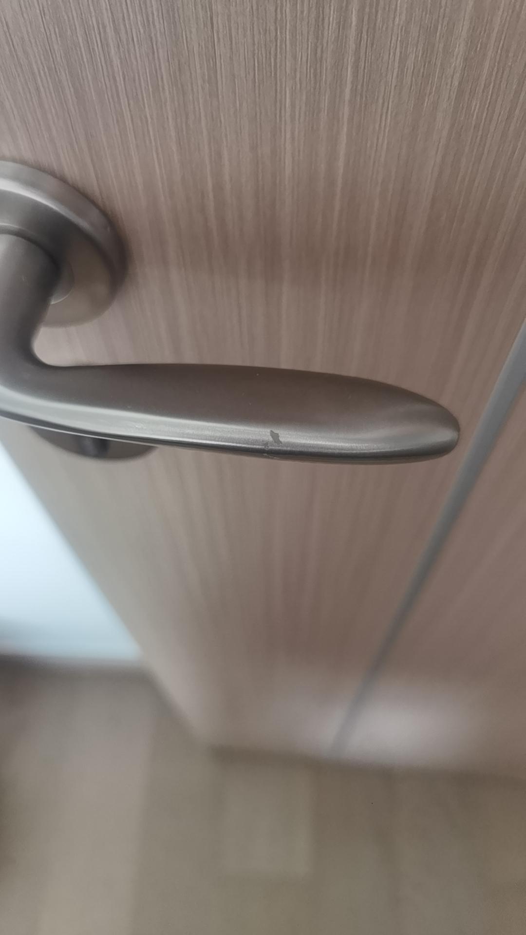 这问题一时无法回答，什么属于自己的？
来时两手空空，有的是含有金汤勺。
经历的时