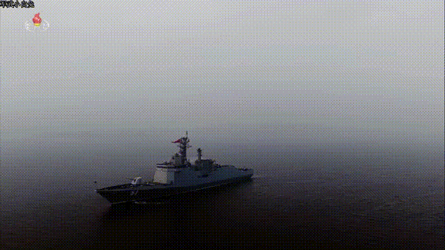 连射5枚对陆攻击巡航导弹，场面震撼。“崔贤”号驱逐舰进行作战执行能力评估。