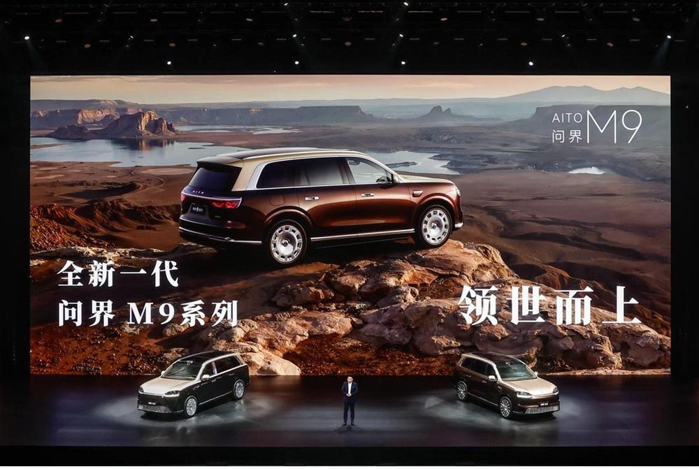 全新一代问界M9：用技术化解大车的笨拙感
开全尺寸SUV最怕什么？窄巷掉头、地库