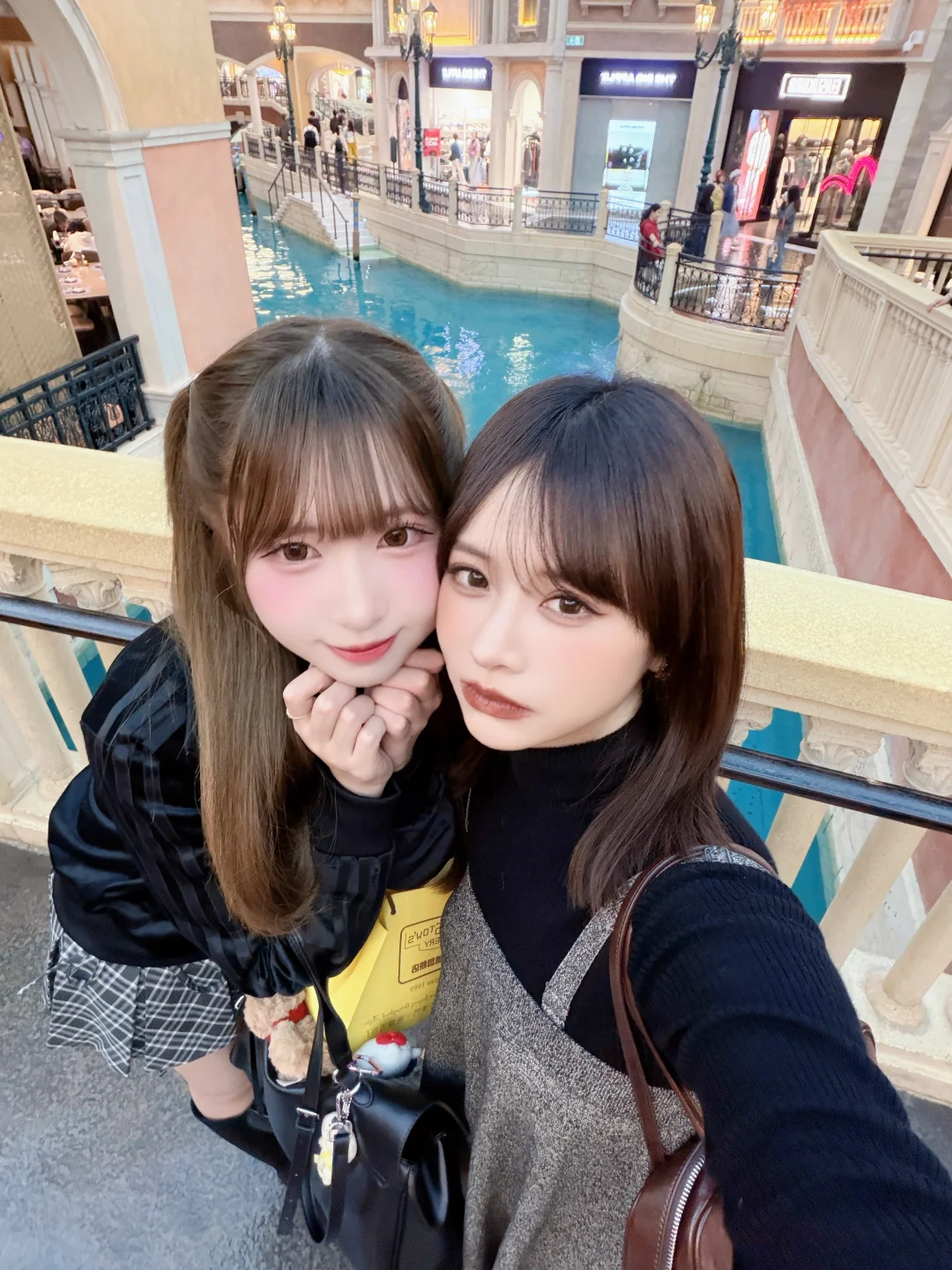 和朋友这么拍好有樱花妹的感觉🖤🖤