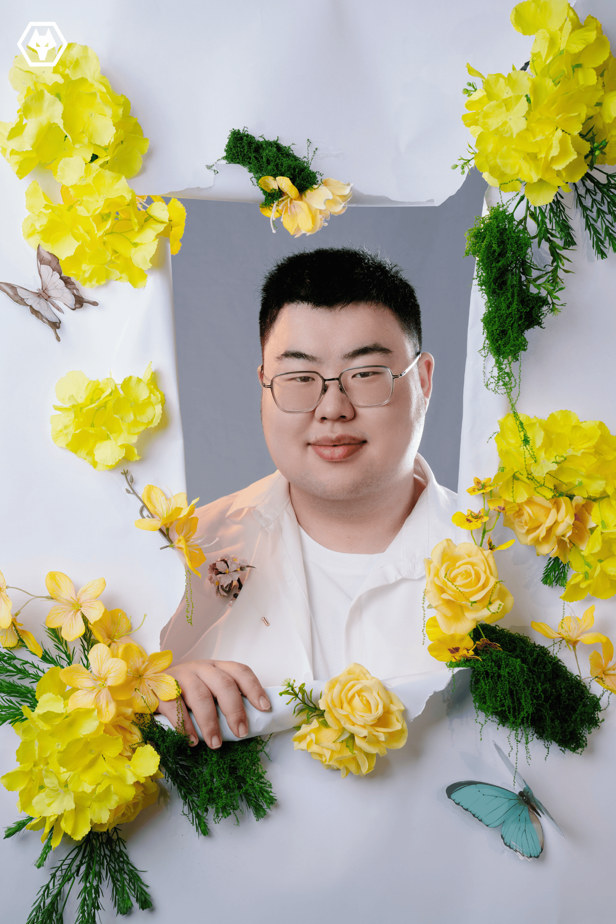 狼队发布全员随花行写真：站在一起，我们就是自己的春天