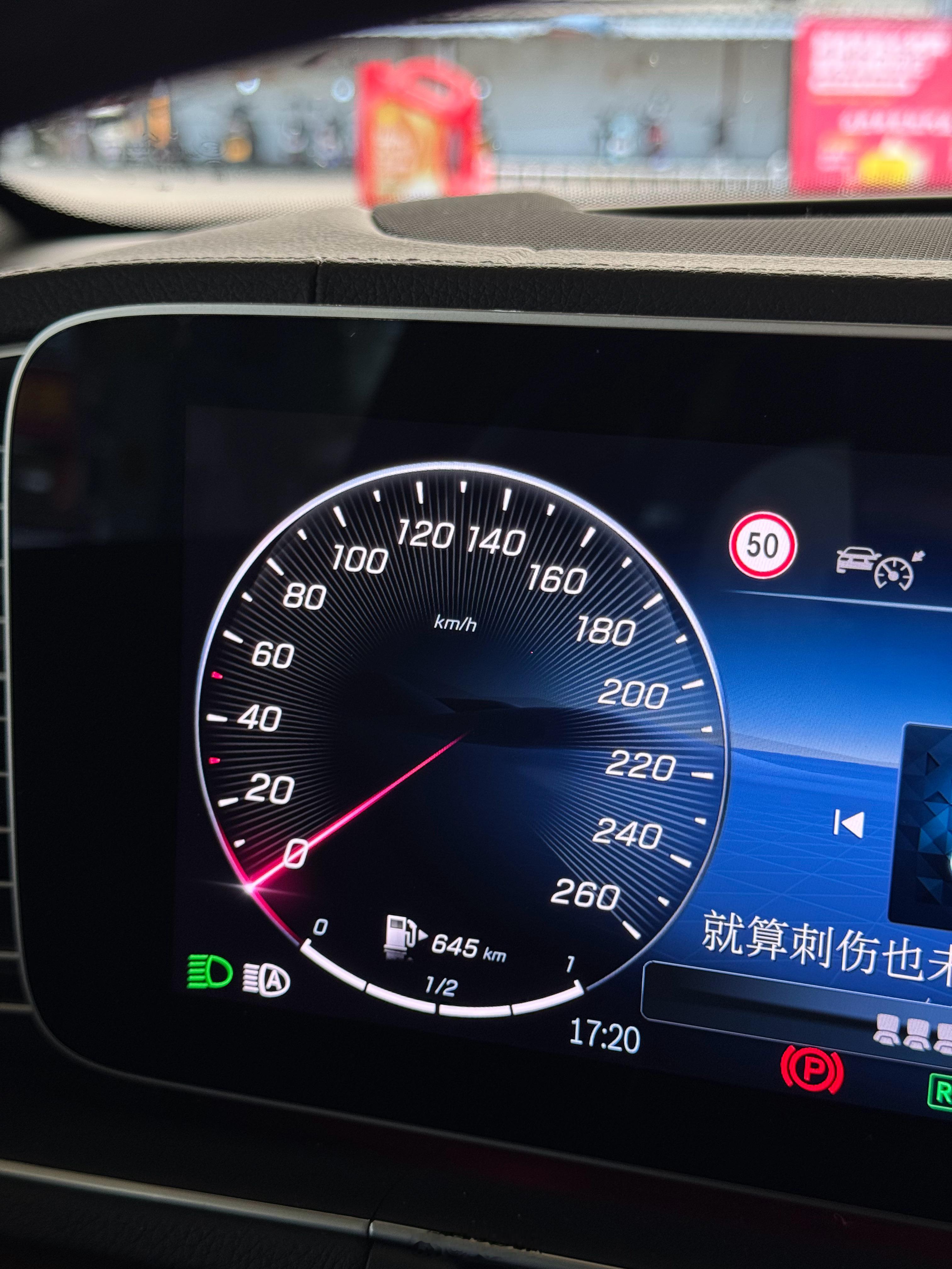 新年的第一箱油，必须加V-Power⛽️加满表显645km，看看馈电状态实际能跑