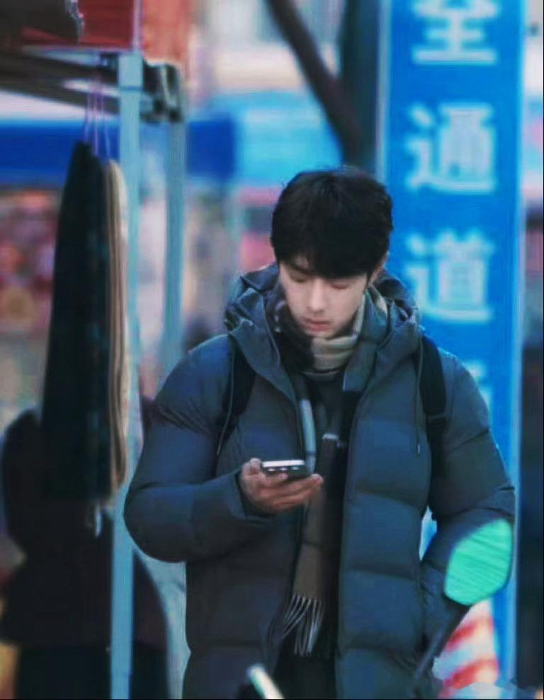 什么？刘铮亮 亮神 用的荣耀500手机靠👍🏻荣耀赢麻了