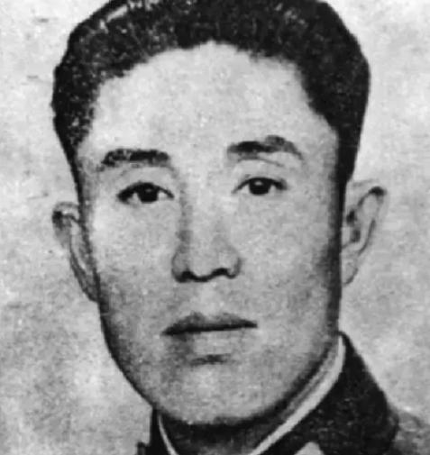 1983年，郑洞国的前妻想复婚，郑洞国的子孙都同意，但郑洞国却摇头拒绝：“她来了