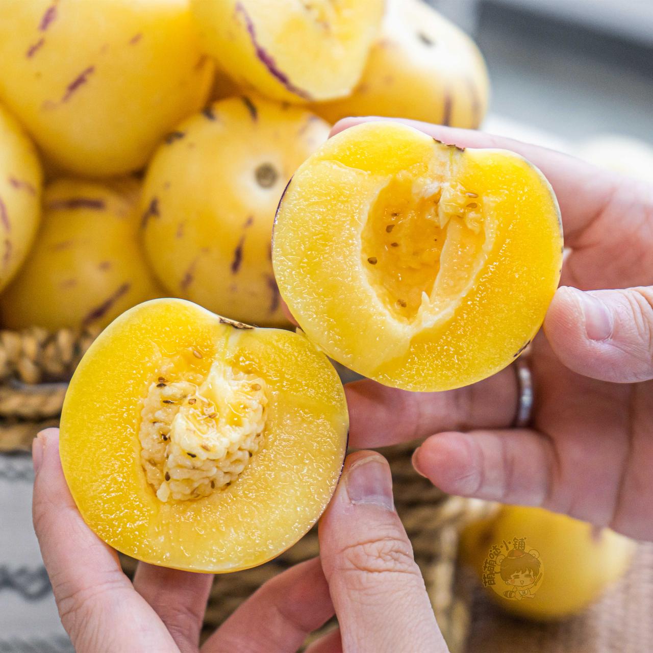 吃水果
比如  人参果，里面汁水很丰富
也很解渴