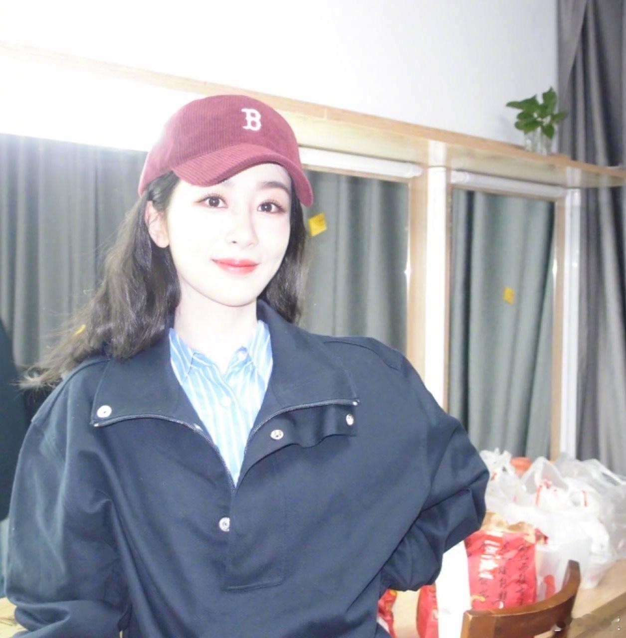  [心]#杨紫小夭# 🌙像星辰坠落大海，像烟火燃向黑夜，像清风吹到夏日，像初雪