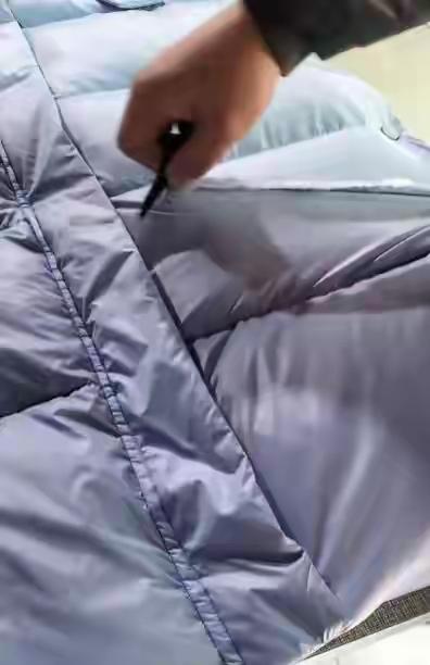 近日，一则关于“女子白嫖半个月羽绒服后退货”的视频在网络上引发广泛关注。在视频中