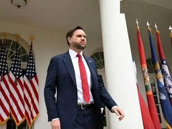 一个让全球政坛都为之一震的信号来了——美国下一届总统，十有八九要被一个42岁的"
