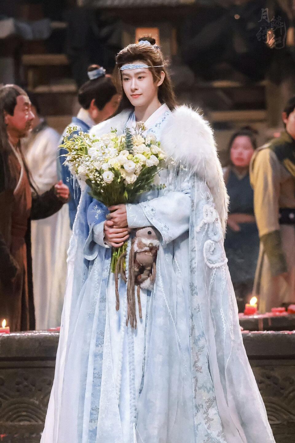 田嘉瑞把寄灵狐当句号发 一条两条是可爱，十四条就是执念了。田嘉瑞你是把寄灵狐当句