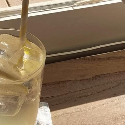 每日一善  阳光信用人生那么的短，我们有什么理由不欢乐！做你想做的，爱你自我想爱