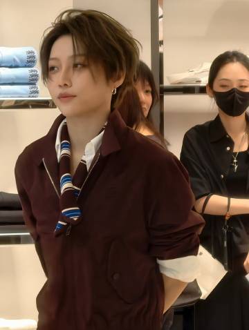刘雨昕是来培养死士的吗 动人的从不是礼物的价值，是刘雨昕愿意留心现场粉丝的生日愿