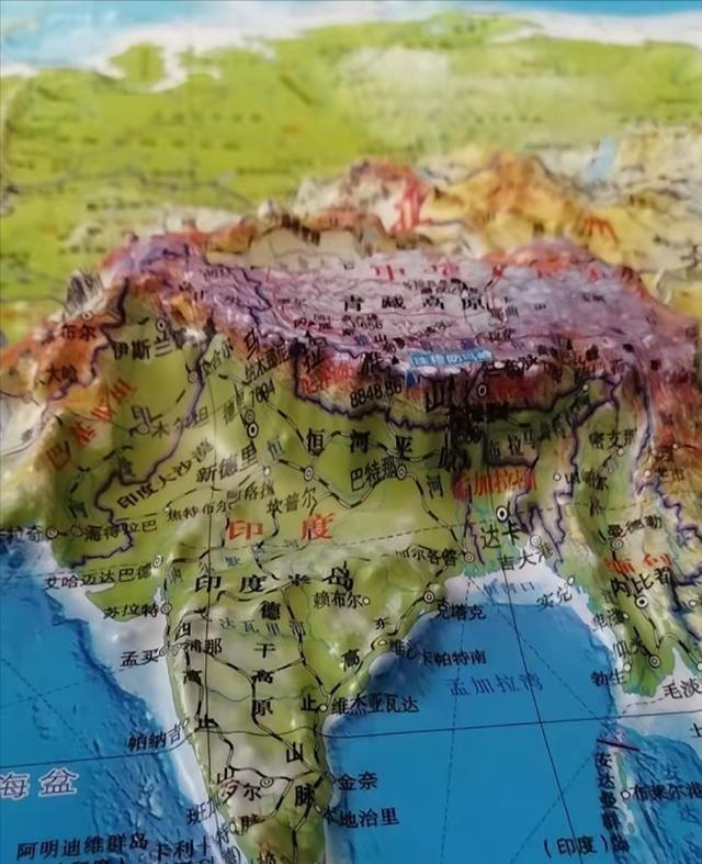 近来印度频频口出妄言，声称喜马拉雅山属于本国，甚至还有人荒唐提议炸开山体缺口引入