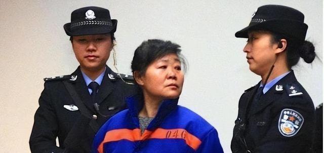 2014年，陕西某医院的产科主任张素霞，因为贩卖26个婴儿被判死刑，可她至死都不