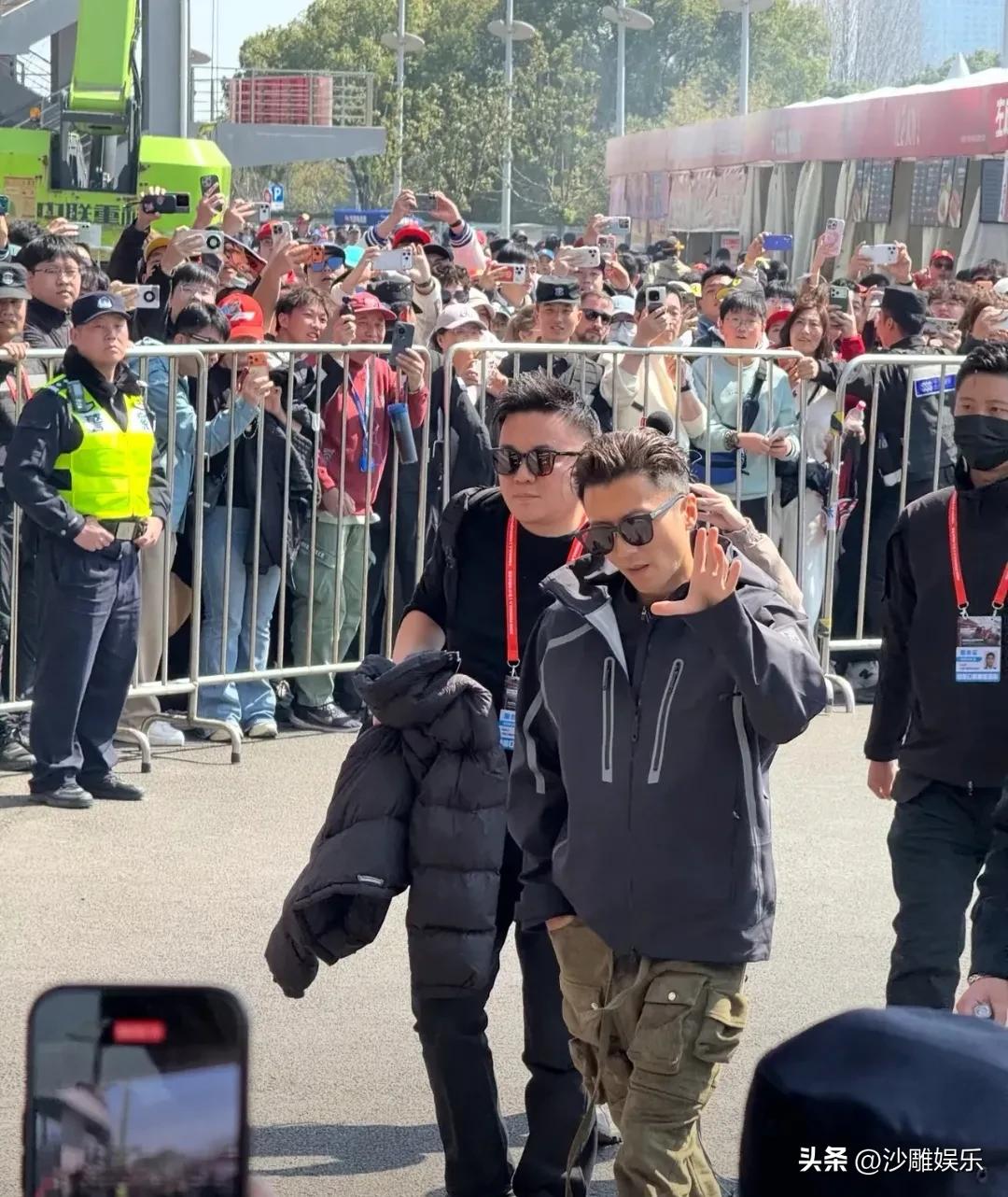 谢霆锋，排面拉满了！

3月14日的上海国际赛车场，不仅仅是引擎的轰鸣，更是明星