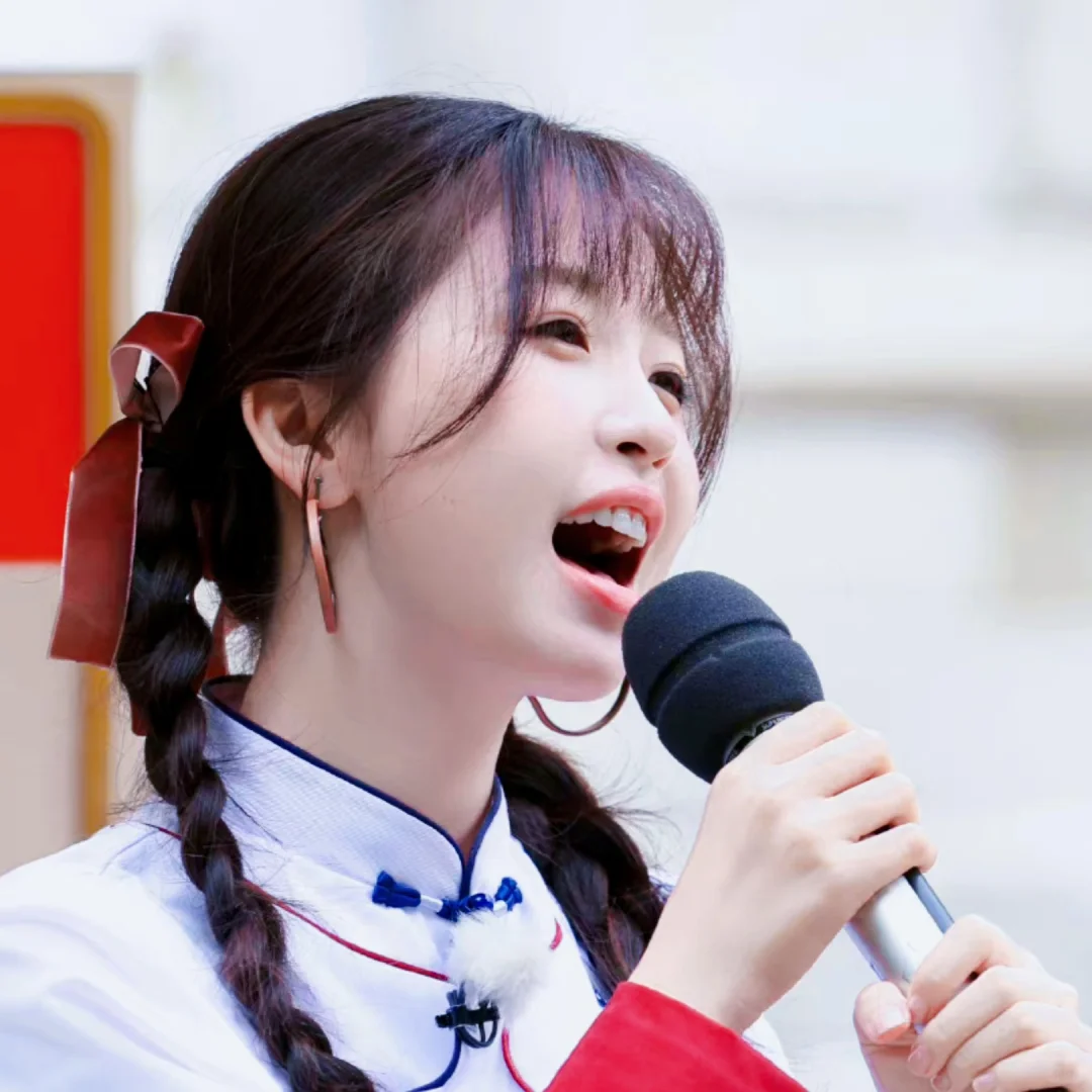 美女厨娘在线炒菜！
