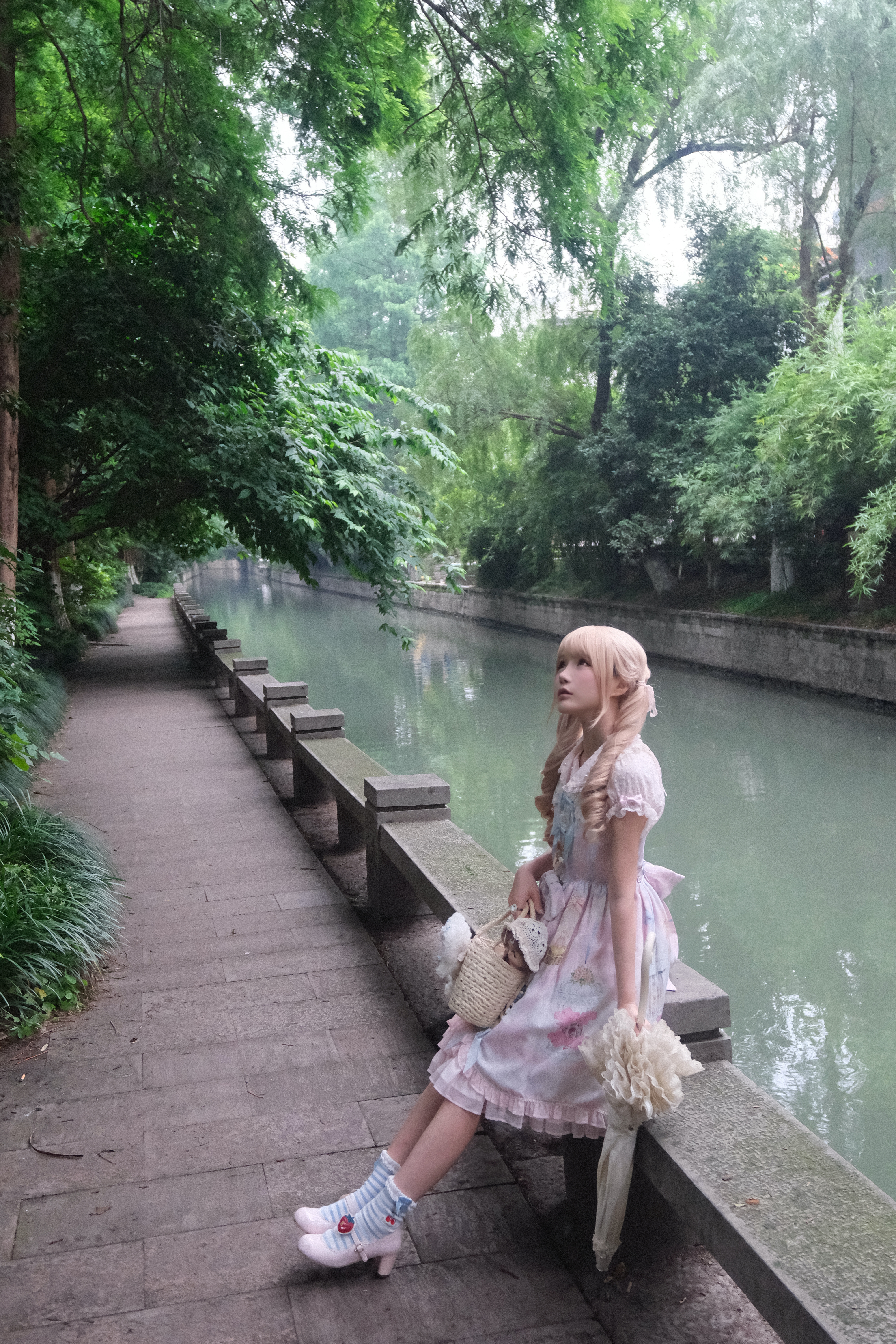 翻出衣柜角落里的lo裙 