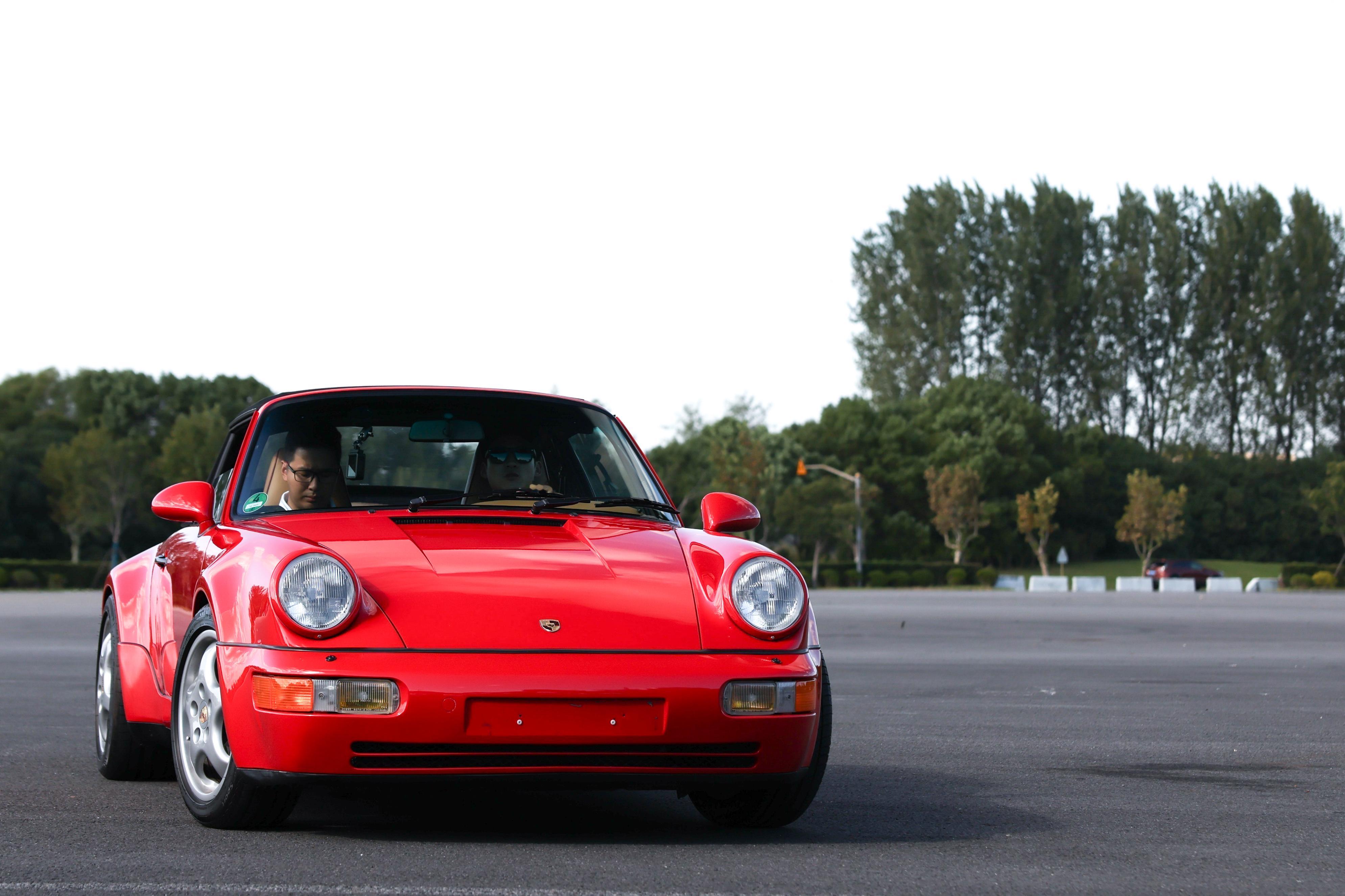 开完1969款第一代911 Targa，1992款首次全系标配四驱的964 Ca