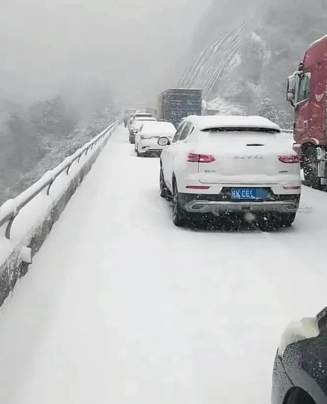 我们为什么要力挺民营经济，反对极左势力？
刚才看到著名战略专家姜汝祥博士的一个视