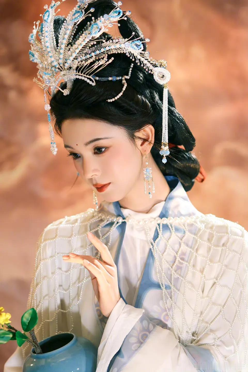 陈瑶嫦娥装扮，太漂亮了吧，美女请多多进组拍戏！#娱乐# #陈瑶#