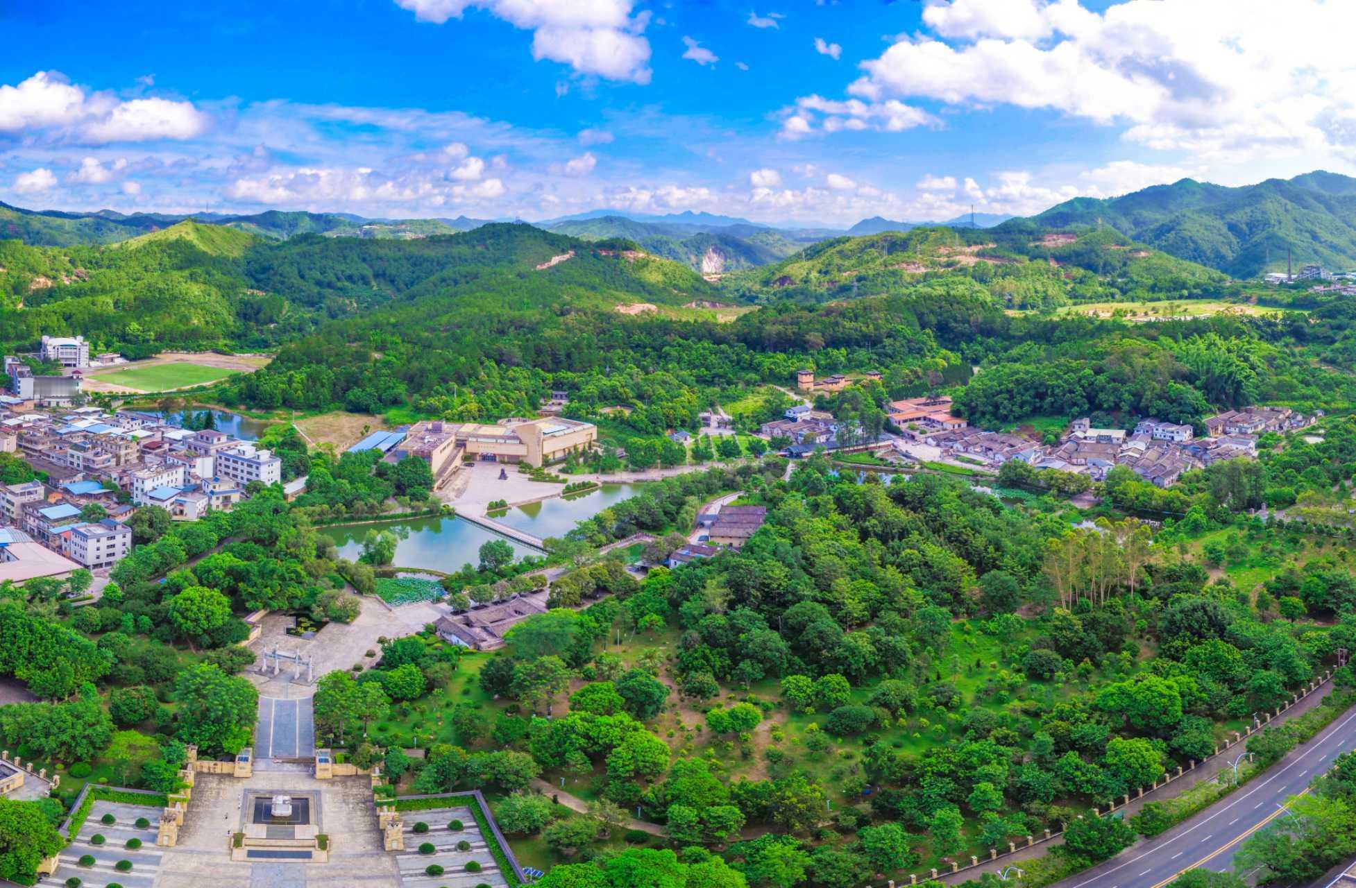 跟着全运逛湾区到了世界客都、叶帅故里梅州，怎能不去叶剑英纪念园走走，感受一下开国