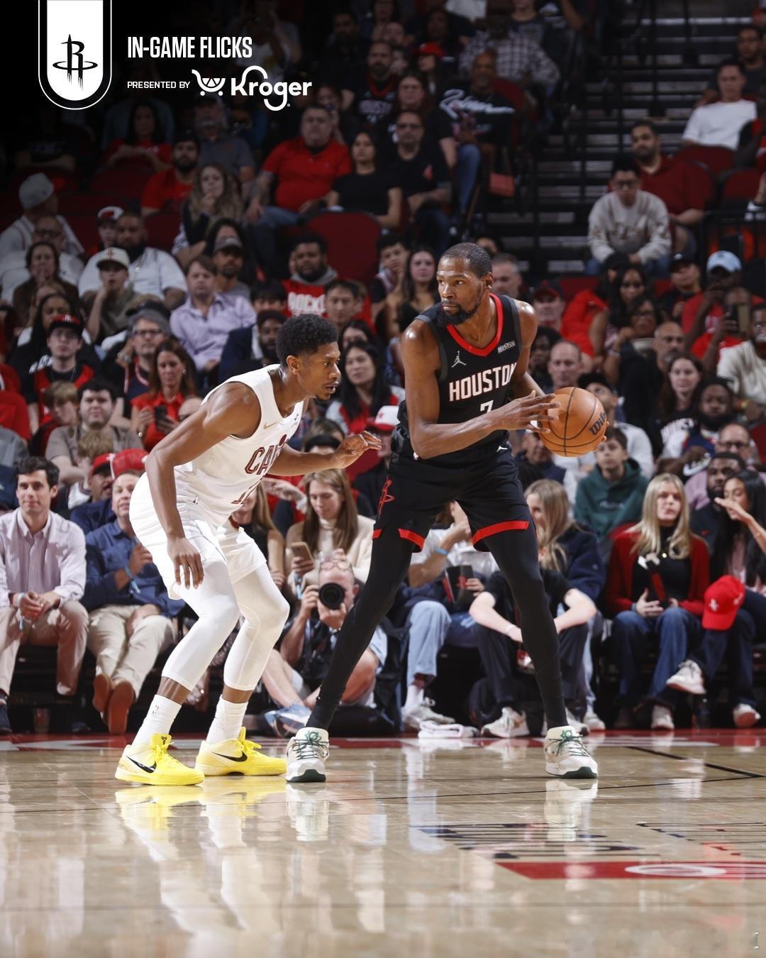 半场火箭60-46骑士，杜兰特10中8拿到23分。骑士vs火箭