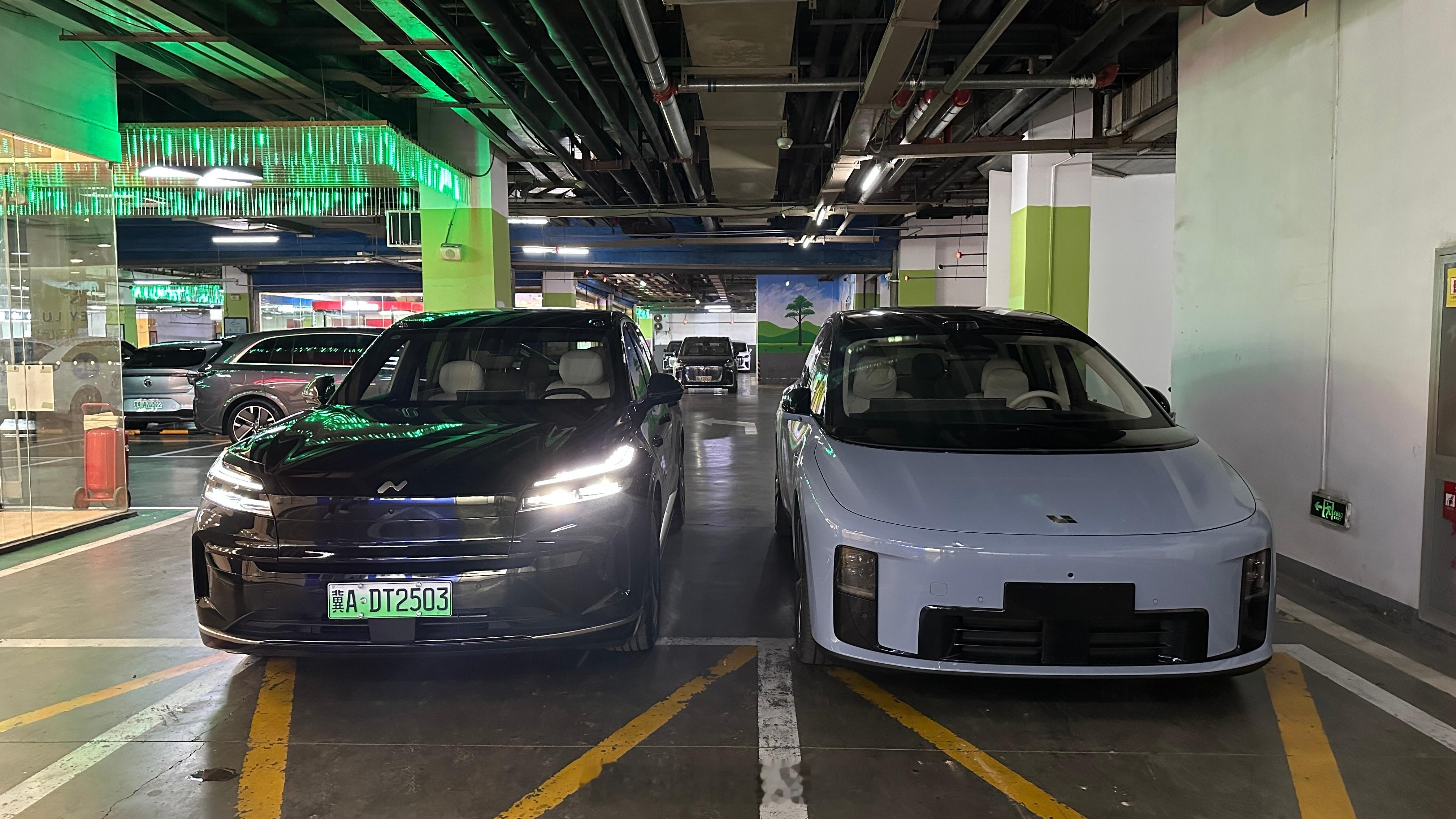 从不同角度欣赏下最近非常火的两款六座纯电SUV ​​​