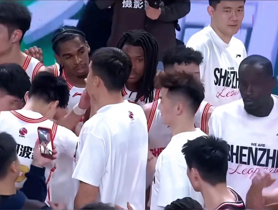 CBA最后一轮就说两场比赛。
广州主场104-119输深圳。
宁波主场94-78