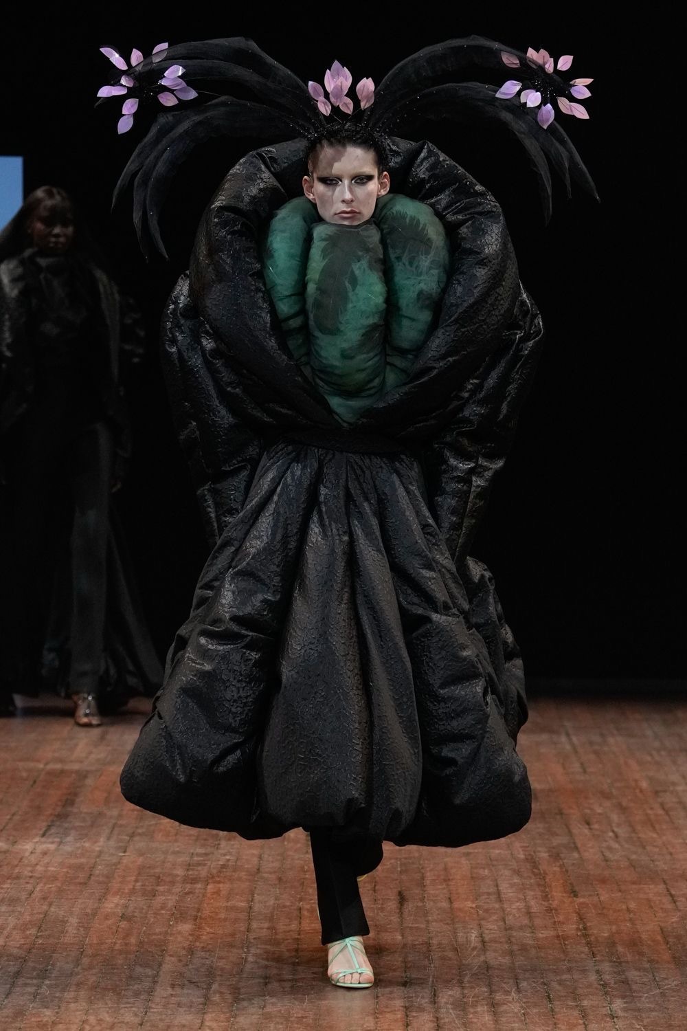 Viktor & Rolf 2025 F/W Haute Couture受不了惹