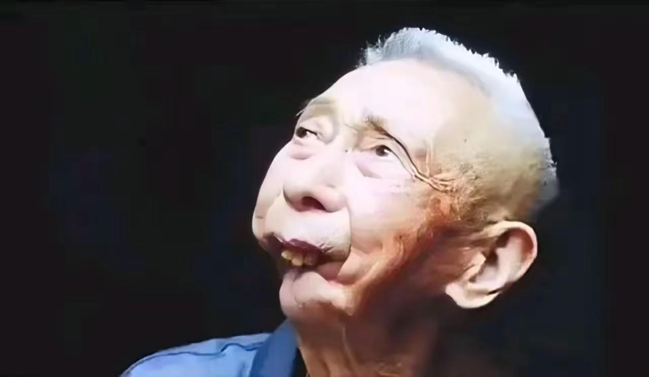 这是抗战老兵严翠爱的照片，抗战中，在与日军拼杀的时候，他杀了好几个鬼子，却被打掉