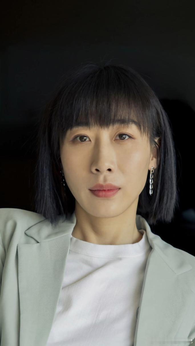 任素汐原名叫任国涛任素汐：原名任国涛。1988.6.1山东莱州。内地女演员，歌手