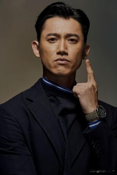 大家有没有觉得，

就演罗梁这演员吴慷仁，

最厉害的还真不是他的演技，

也不