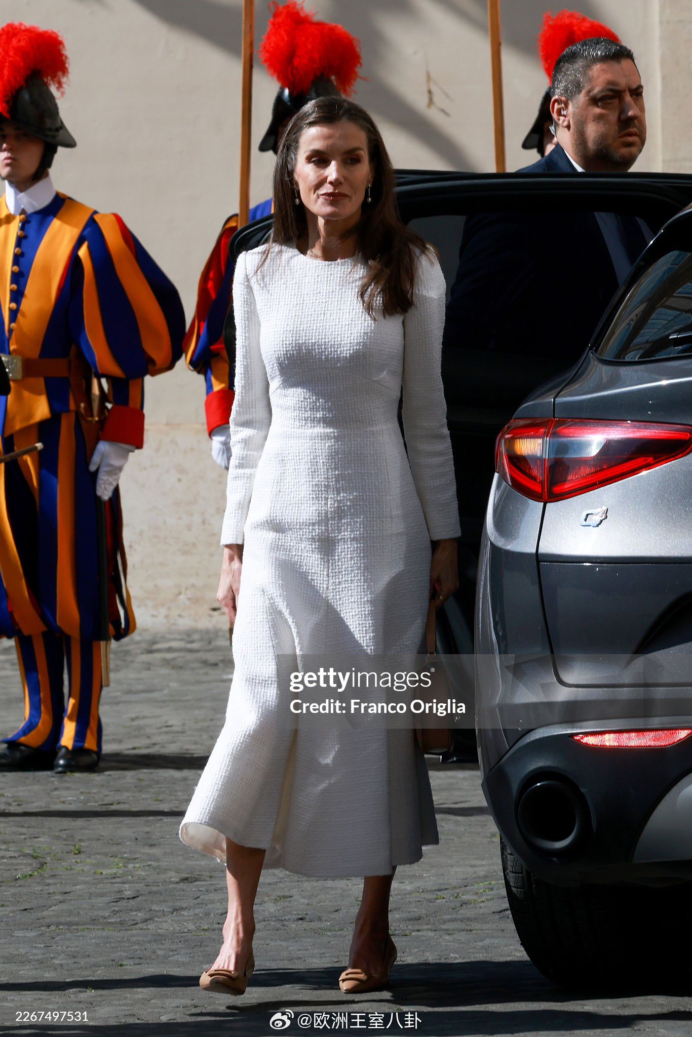 3.20 西班牙国王菲利普六世和王后莱蒂齐亚到梵蒂冈觐见教皇。菲利普有个荣誉性的