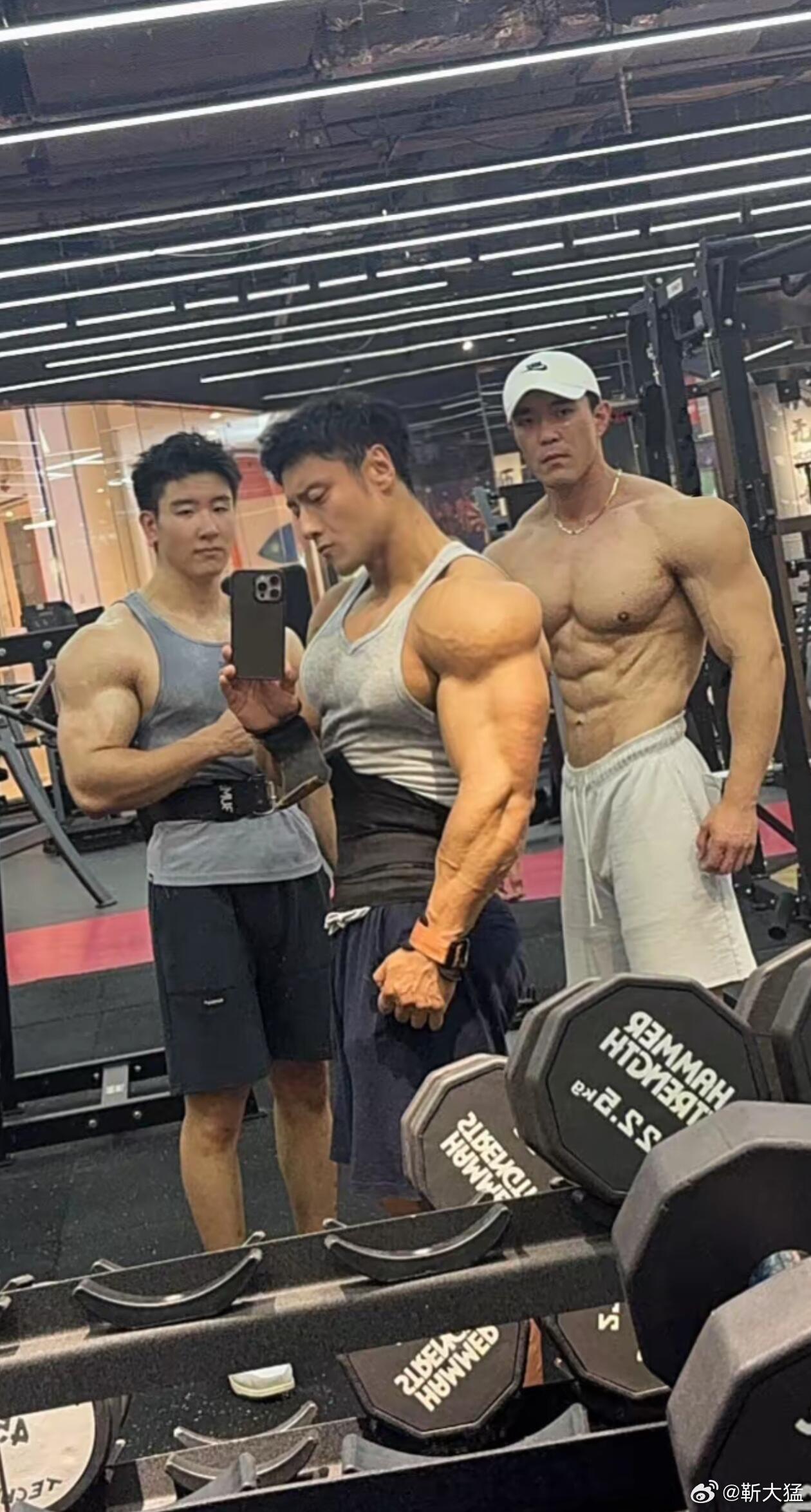 肌肉男神软软肌不可失汗水不会说谎健身