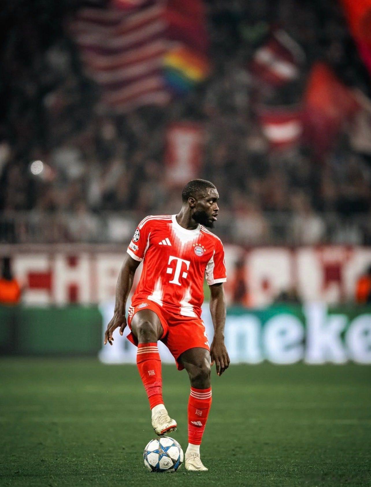 🔴⚪️ 拜仁慕尼黑已應達約特·烏帕梅卡諾及其經紀團隊的要求，積極推動這名法國後