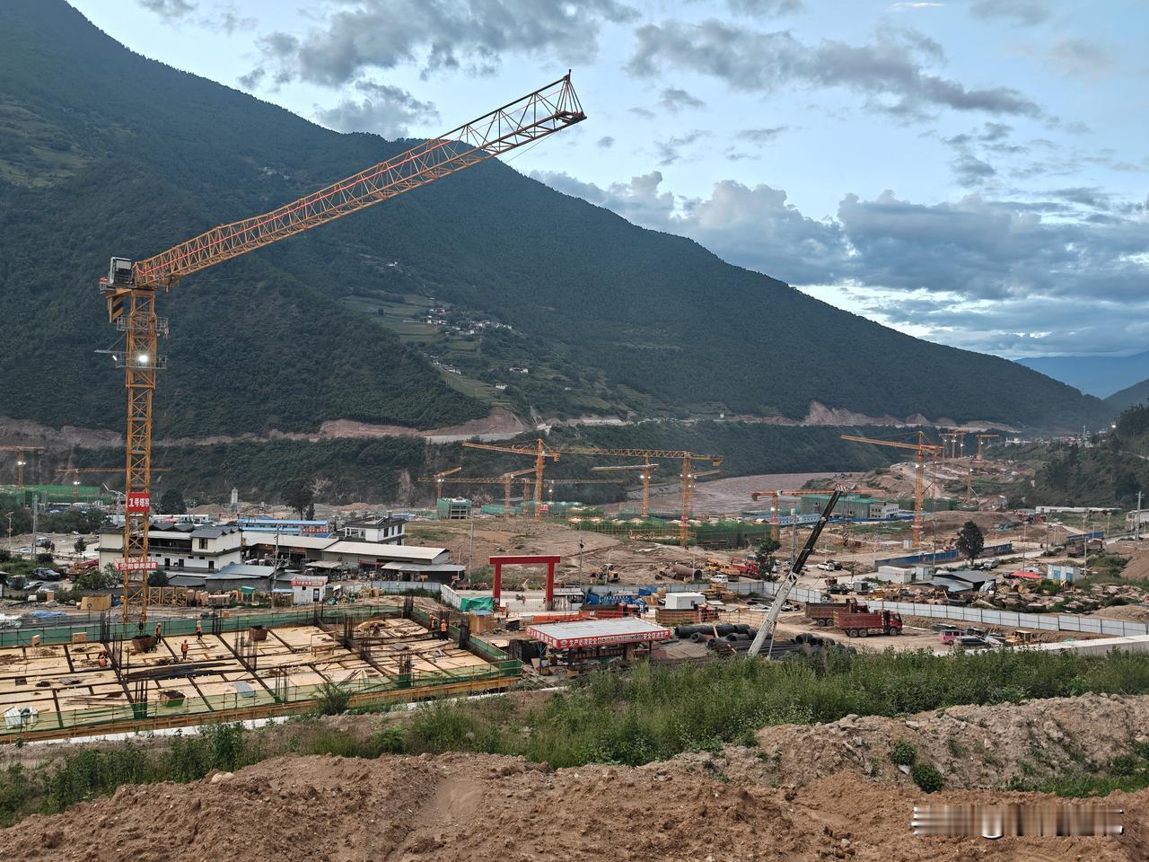 住建委：8月起，技术负责人应具有建造师执业资格！
 
8月起多地住建部门收紧岗位