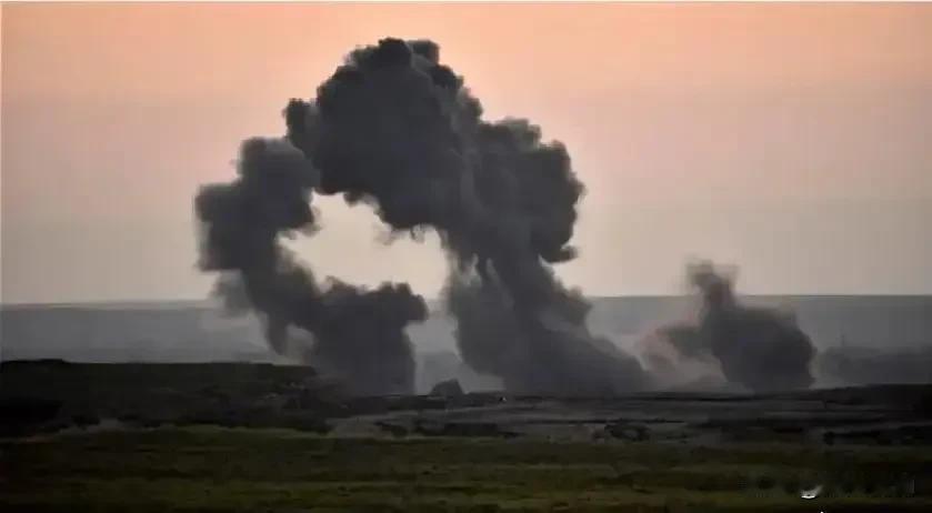 中东的火药桶又被点着了！这次动手的不是美国，而是它的两个铁杆盟友——英国和法国。