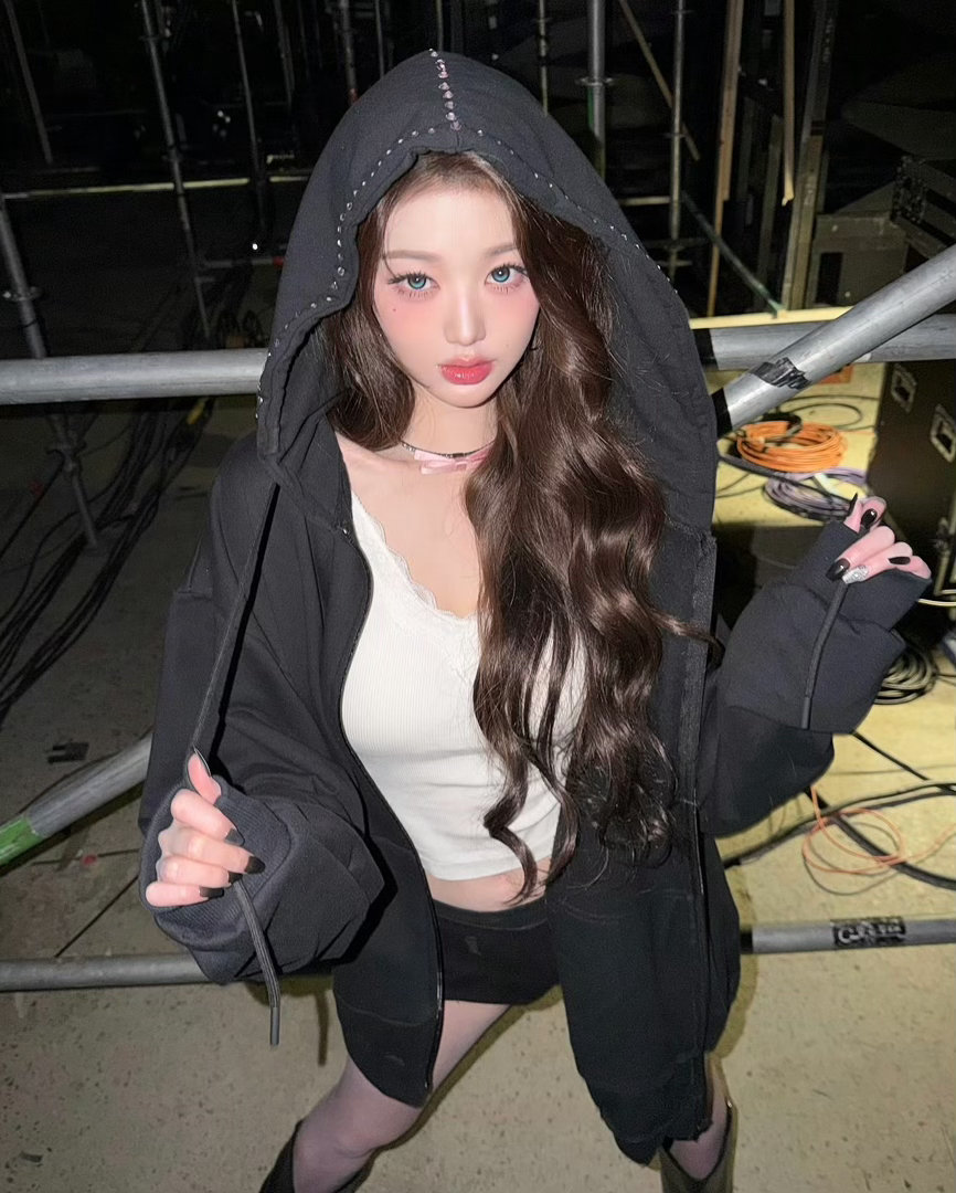 251109 元英个人ins更新 👿🖤😈 