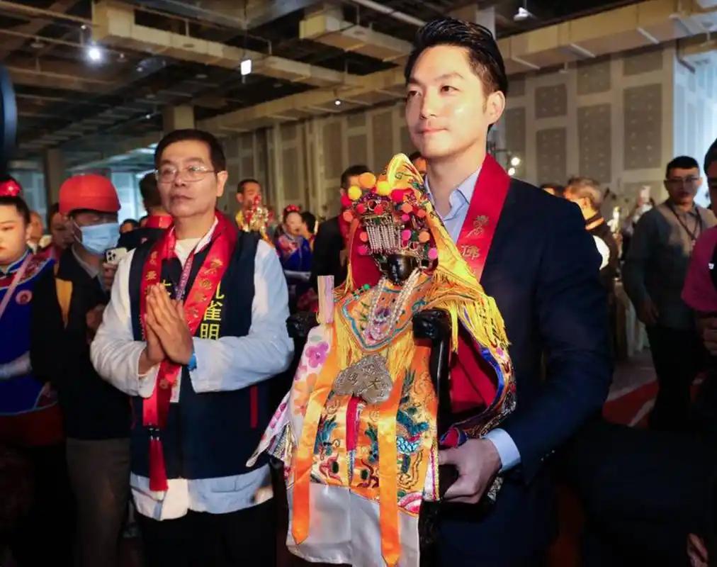 就在刚刚，

台北市长蒋万安发表声明，

4月17日，台湾地区妈祖绕境进香活动正