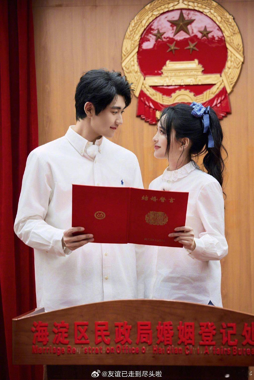 金莎官宣结婚，当时官宣恋爱时网友并不看好，觉得他们姐弟恋年纪差17岁不会走到最后