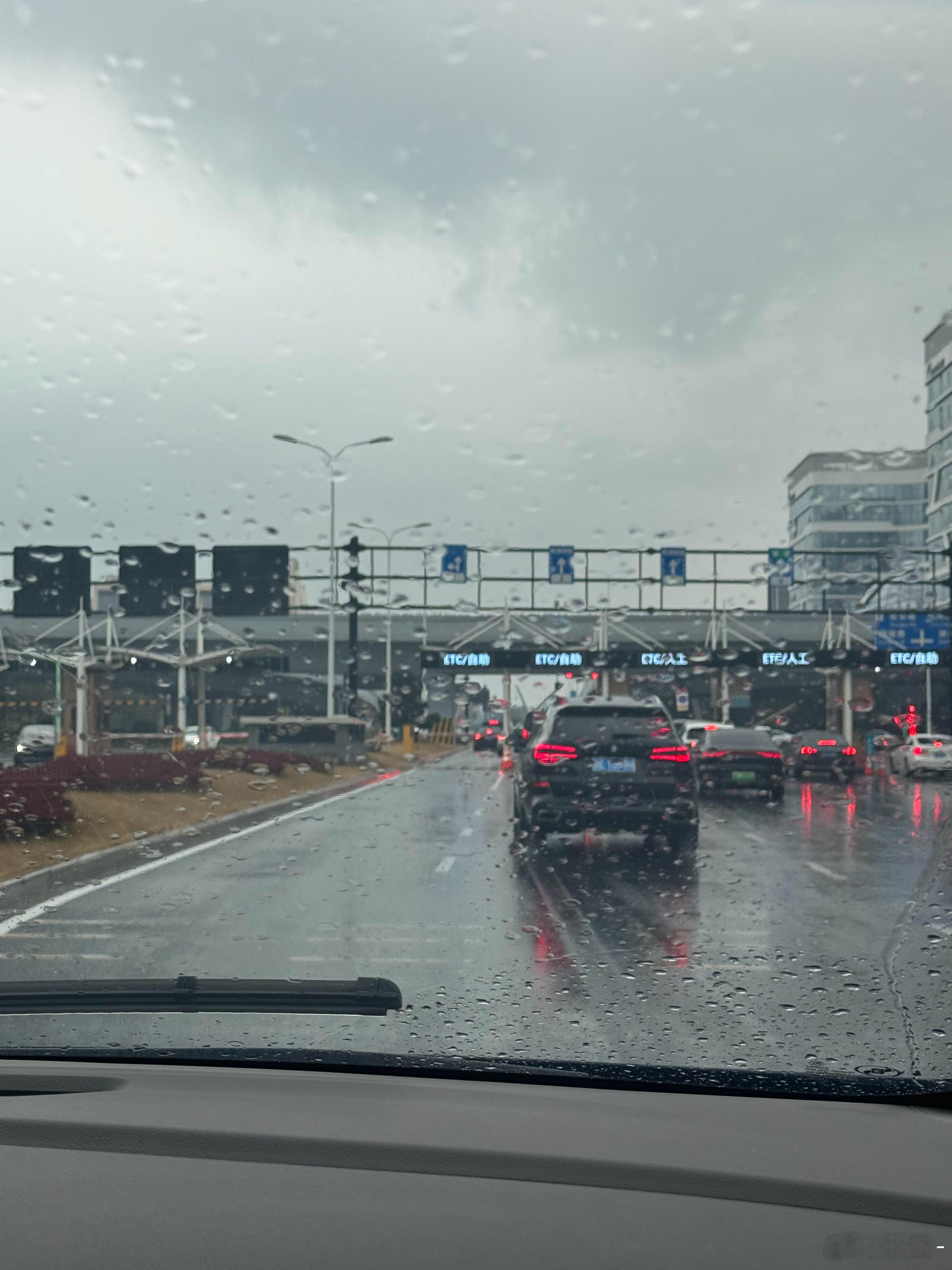 去浙赛，试目前为止开过马力最大的车结果这天气，雨战啊哈哈哈 