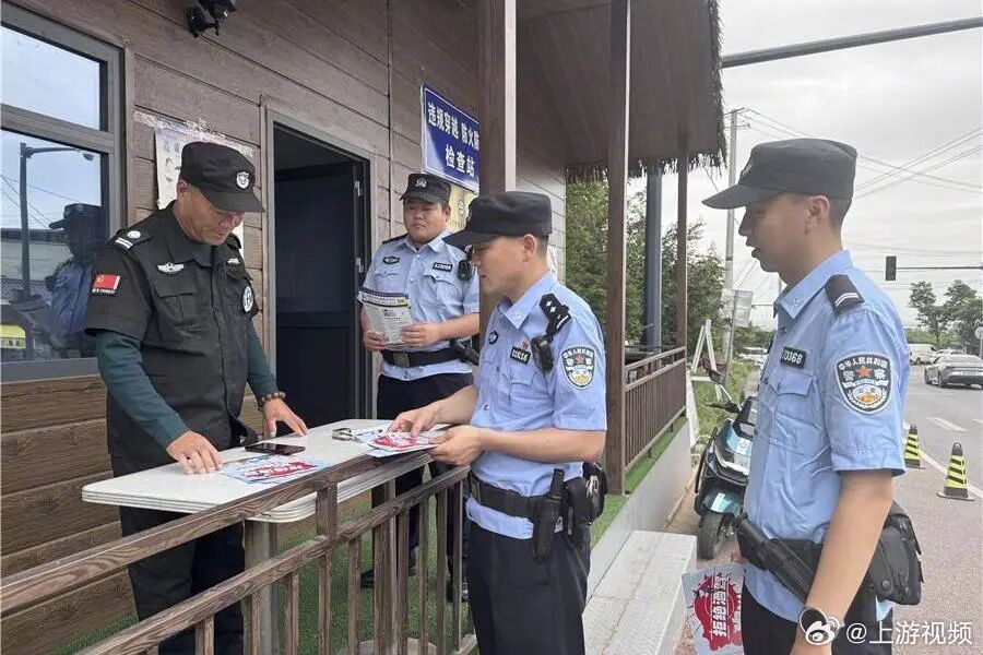 #违规穿越冰晶顶失联30小时后获救#【3男1女违规穿越秦岭冰晶顶被批评教育，提供