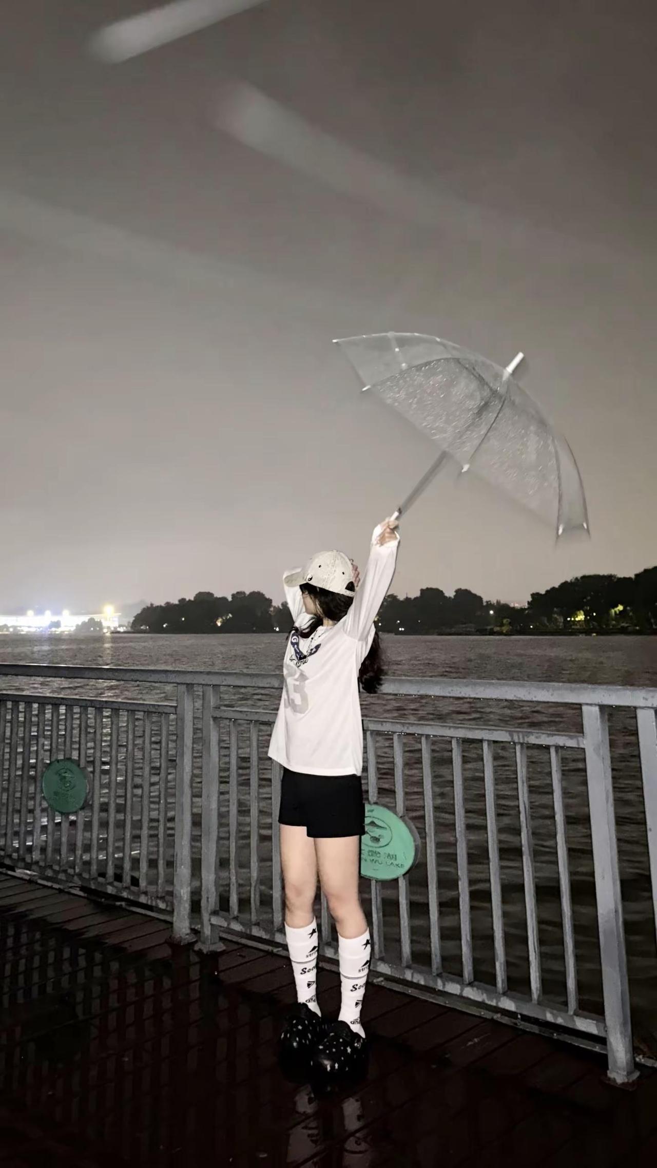 天空落下雨好像在问你 who you want be