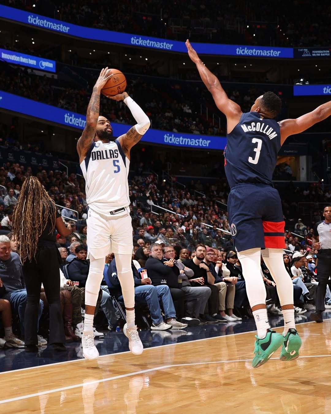 拉塞尔穿的进口鞋：韦德之道12 