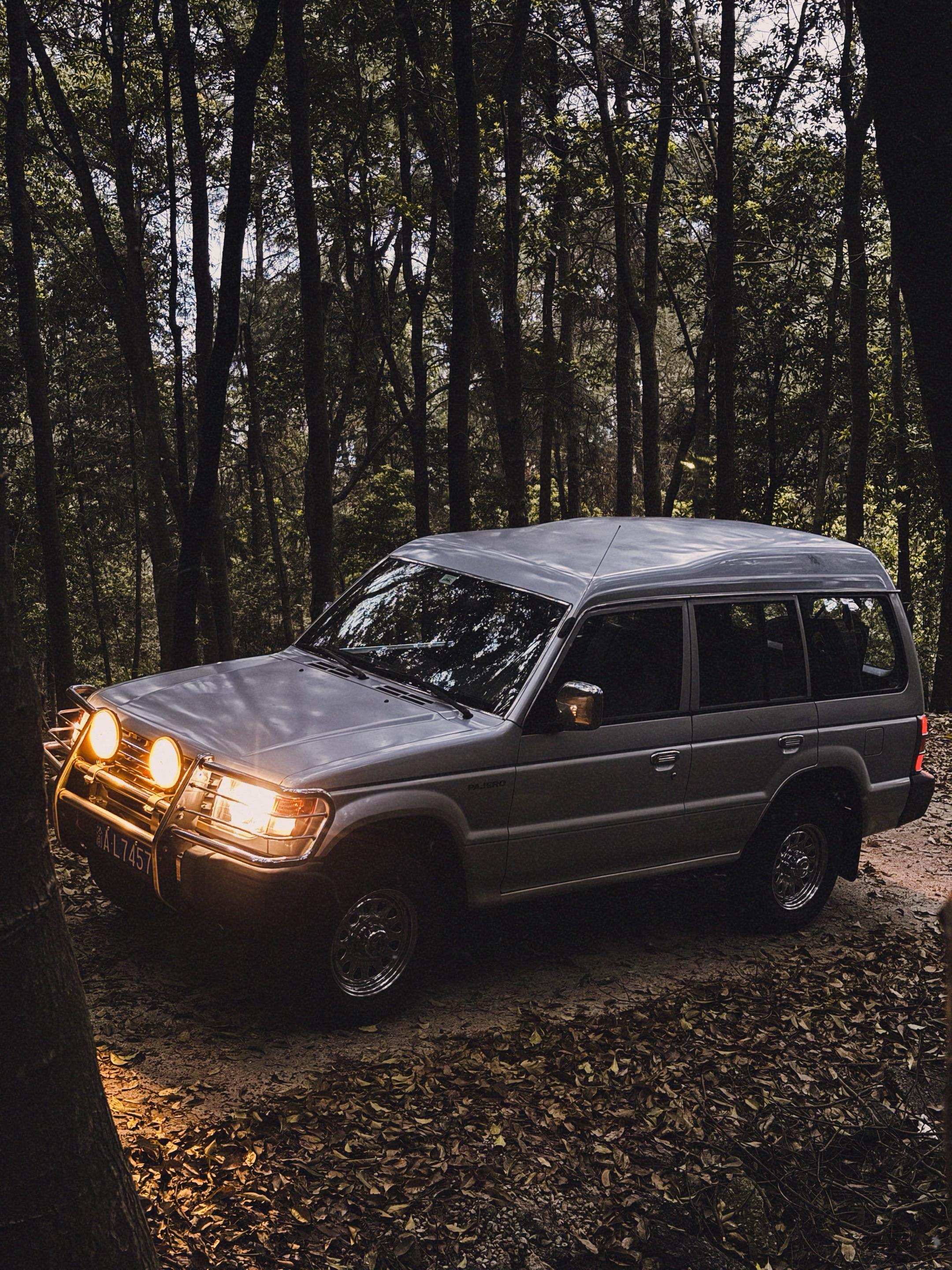 一代经典帕杰罗V32。