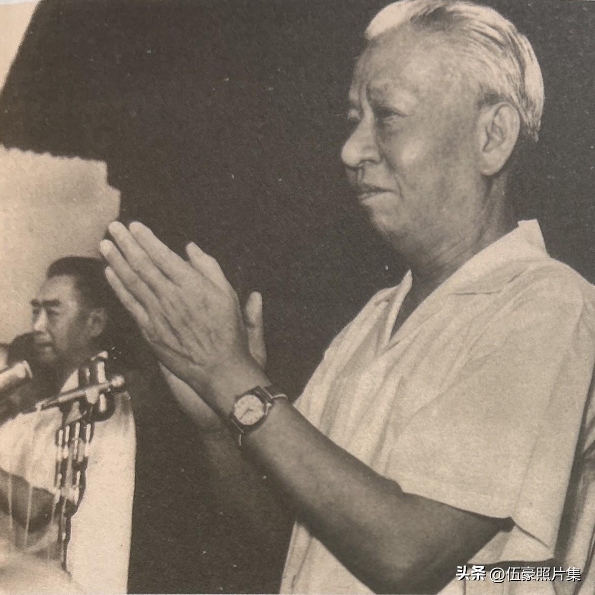 1966年7月22日，刘少奇出席首都各界人民支持越南人民抗美救国大会，并发表《中