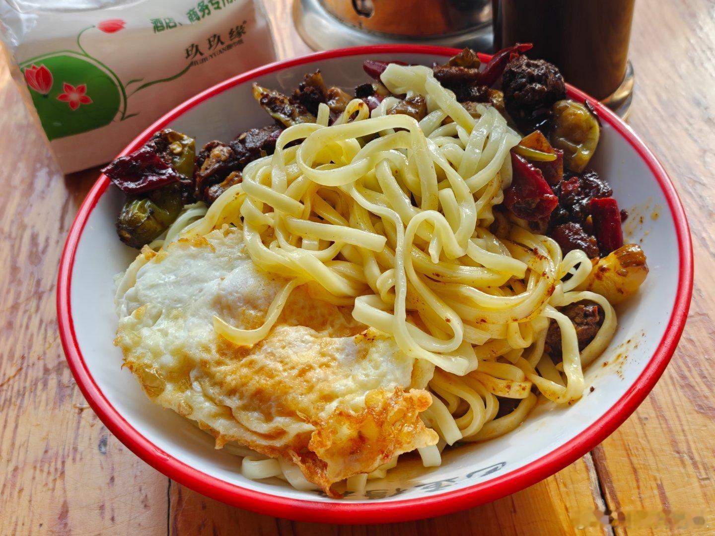 真喜欢成都这个地方，有烟火气，也是美食之都，只不过今天这个小龙虾，终究不如长沙的